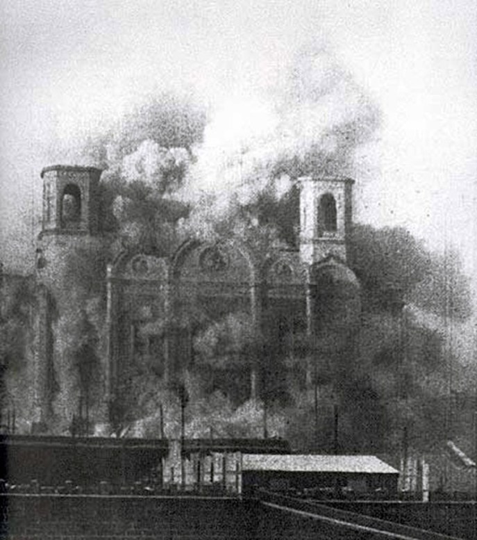 Cathedral_of_Christ_the_Saviour_(destruction,_1931)